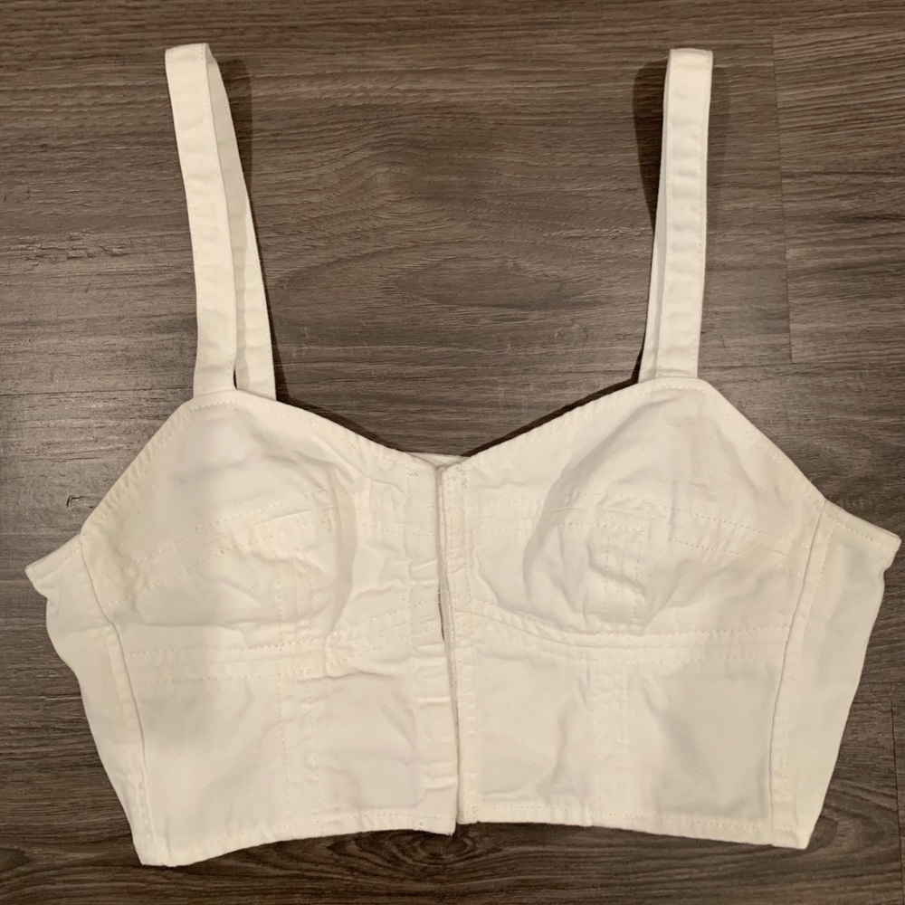 WHITE URBAN OUTFITTERS CROP TOP.